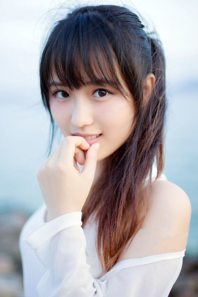 “若但以军略而论，士元胜我多矣。”诸葛亮苦笑着摇头道。